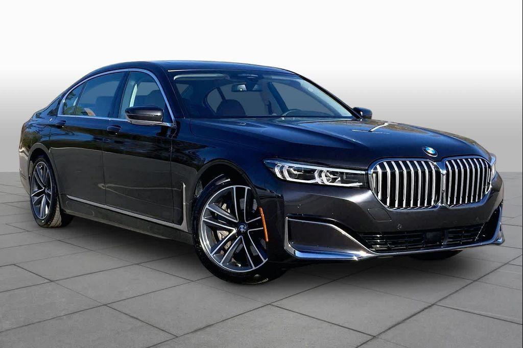 BMW 750 2022