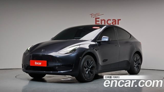 Tesla Model Y 2024