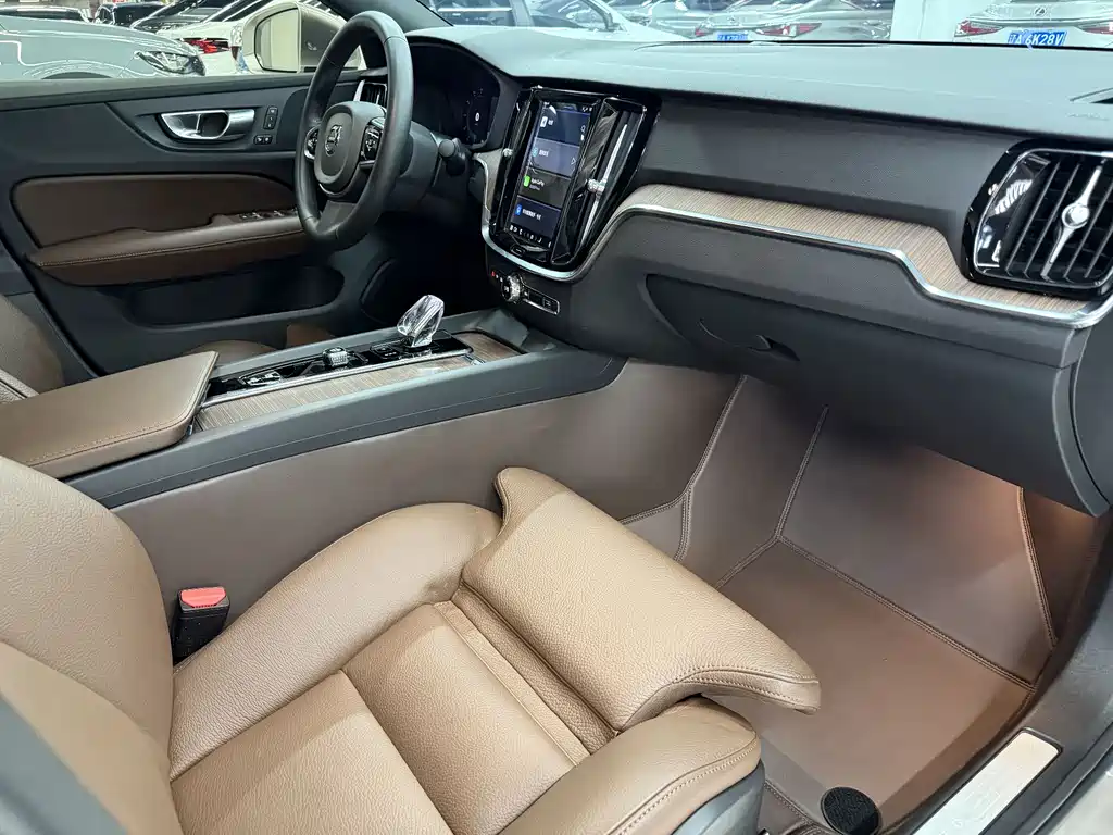 Volvo S60 2023