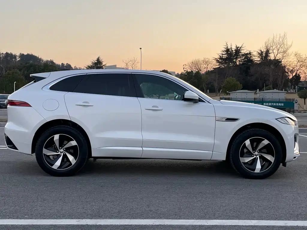 Jaguar F-Pace 2024