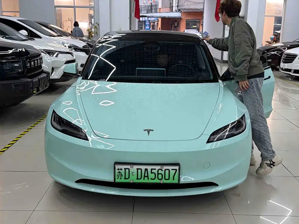 Tesla Model 3 2024