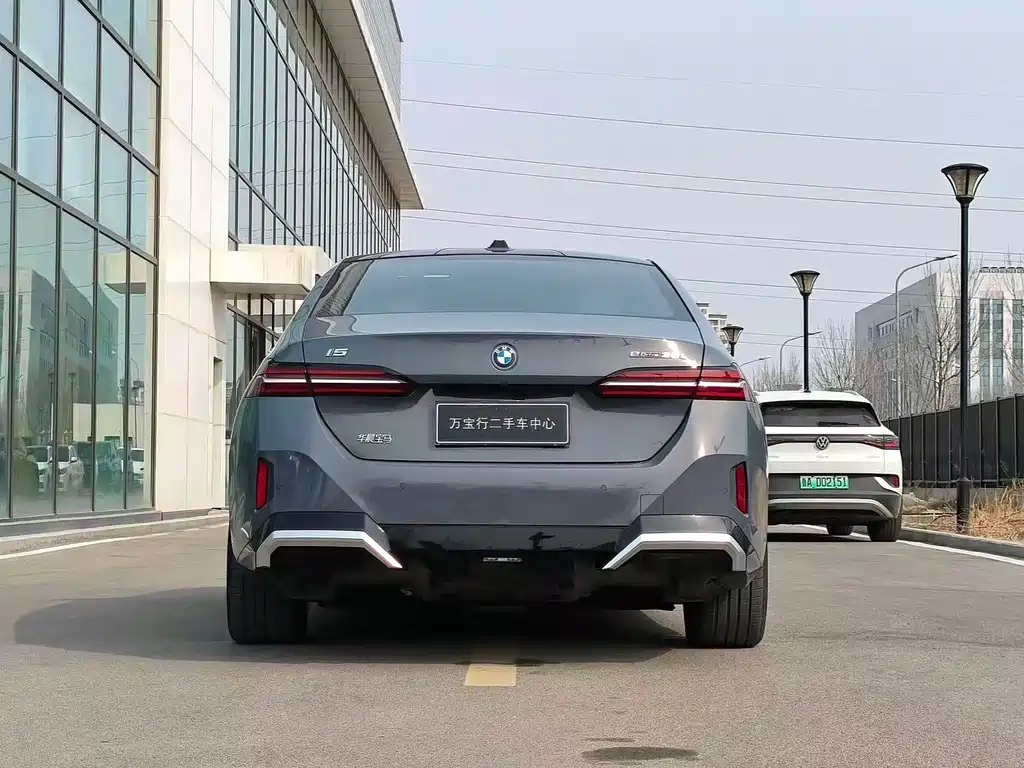 BMW i5 2024