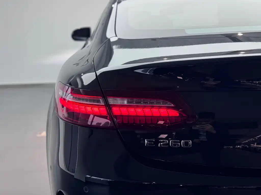 Mercedes-Benz E-Класс 2022