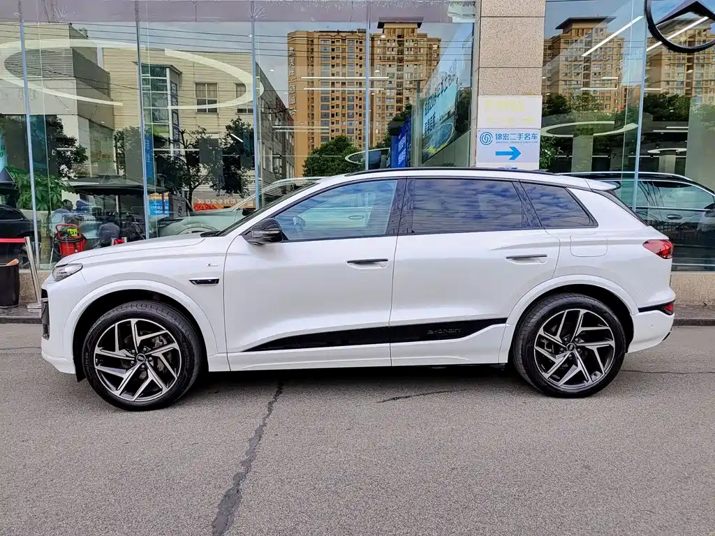 Audi e-tron 2025
