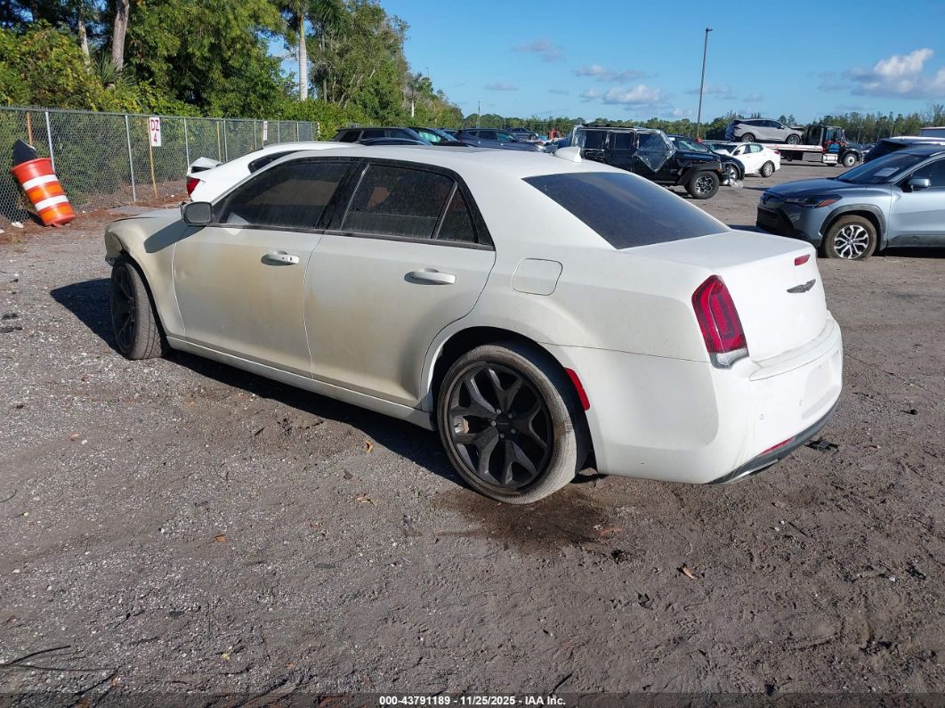 Chrysler 300 2021