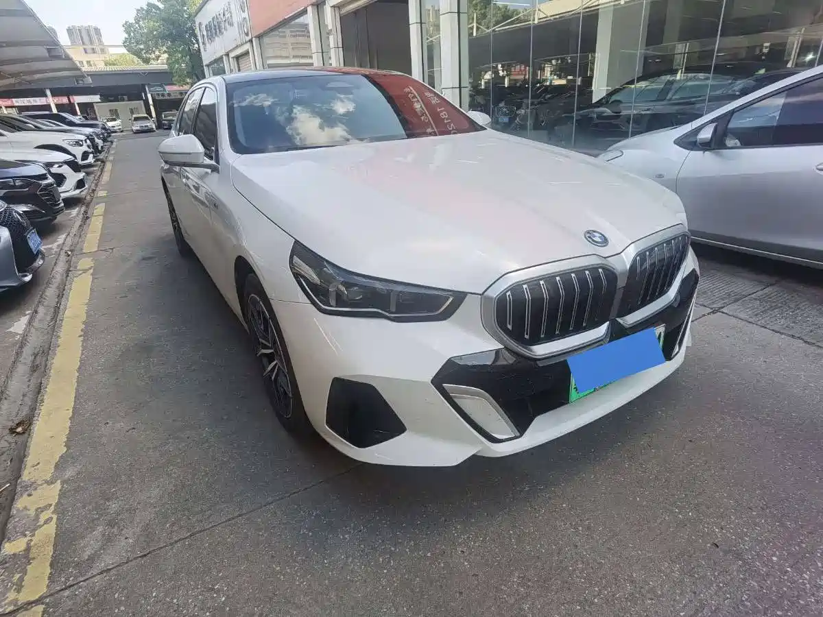 BMW i5 2025