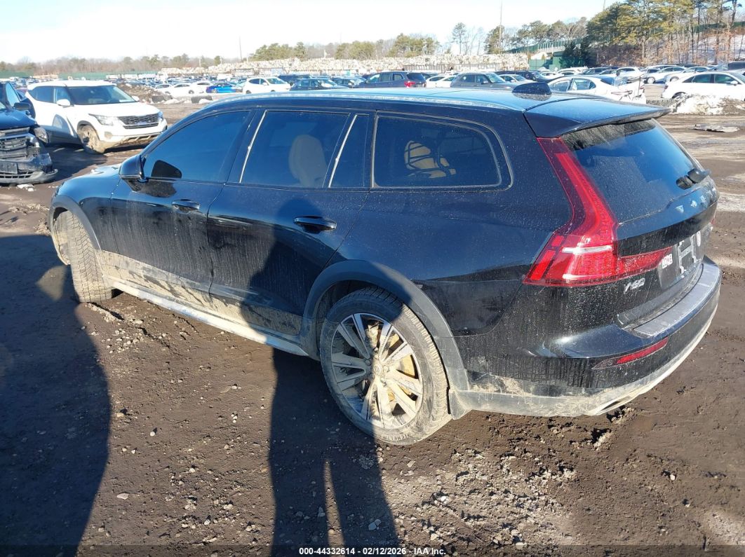 Volvo V60 Cross Country 2022