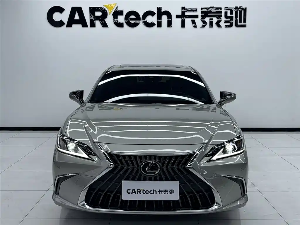 Lexus ES 2024