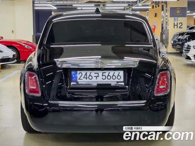 Rolls-Royce Phantom 2024
