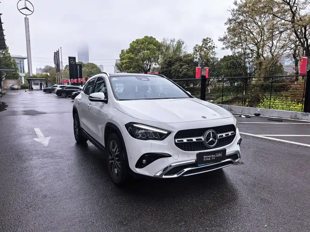 Mercedes-Benz GLA 2024