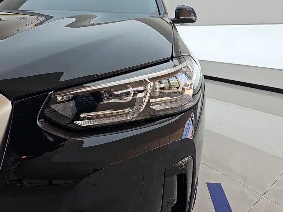 BMW iX3 2024