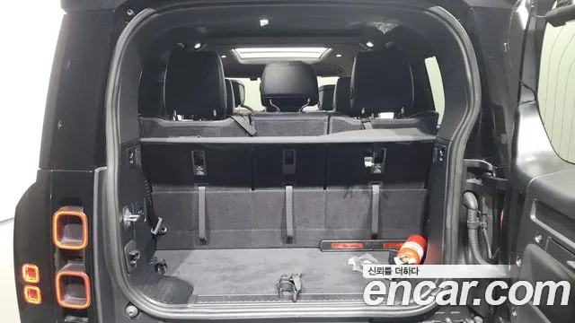 Land Rover Defender 2023