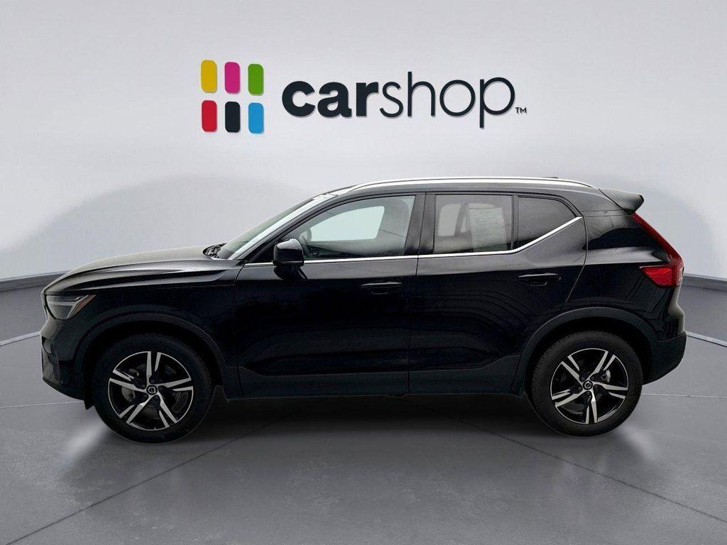 Volvo XC40 2025