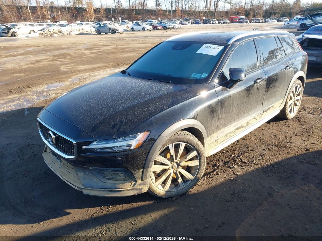 Volvo V60 Cross Country 2022