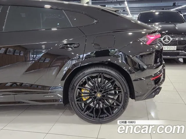 Lamborghini Urus 2025
