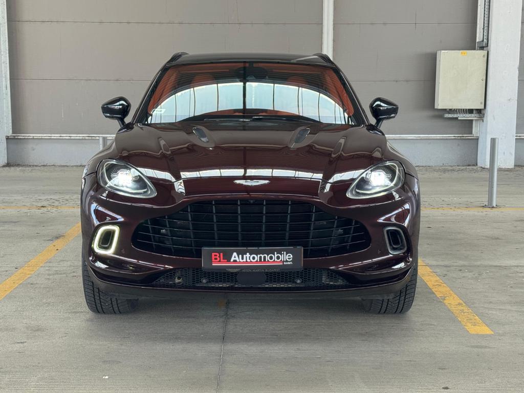Aston Martin DBX 2021