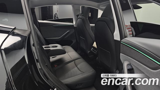 Tesla Model Y 2025