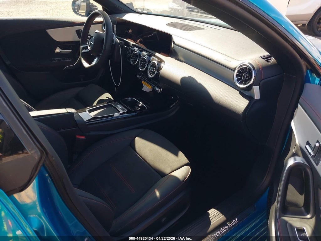 Mercedes-Benz CLA 2025
