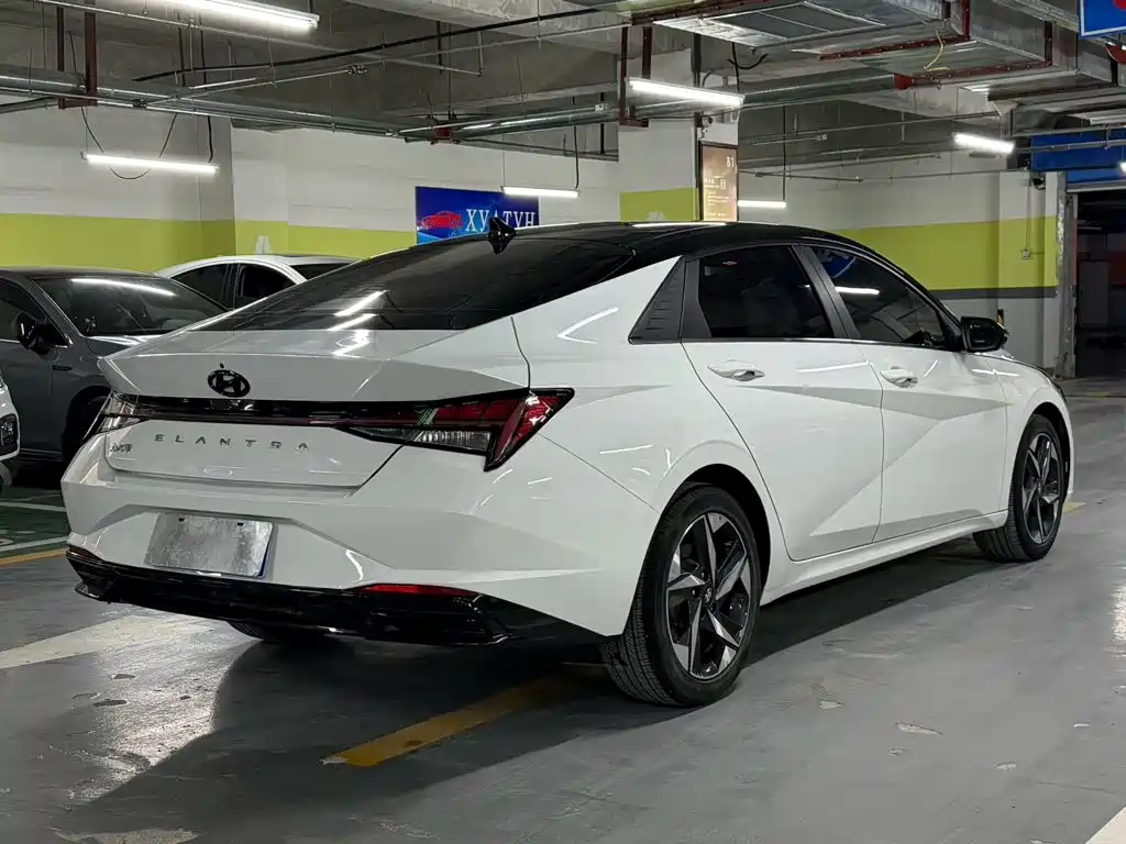Hyundai Elantra 2022