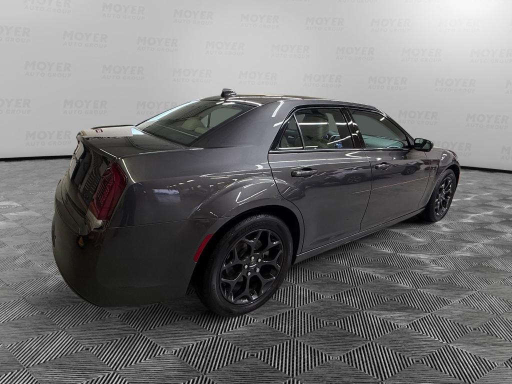 Chrysler 300 2021