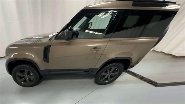 Land Rover Defender 2023