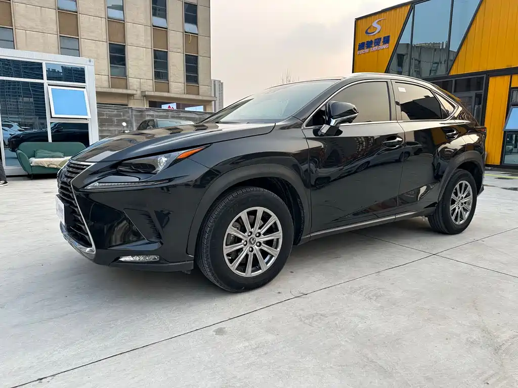 Lexus NX 2021