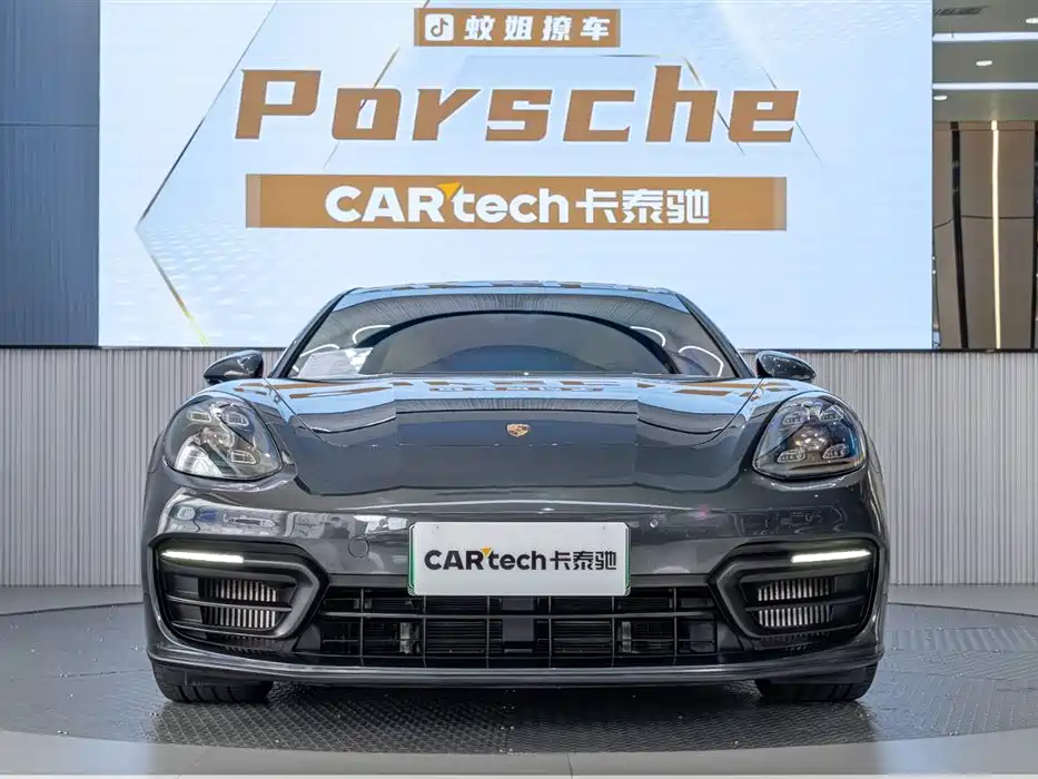 Porsche Panamera 2021