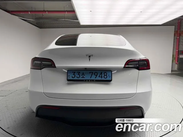 Tesla Model Y 2024