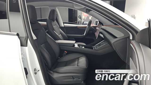 Tesla Model Y 2025