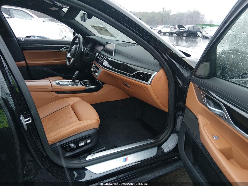 BMW 750 2022
