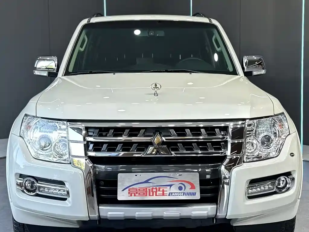 Mitsubishi Pajero 2024