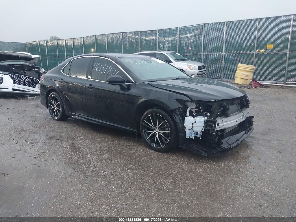 Toyota Camry 2021
