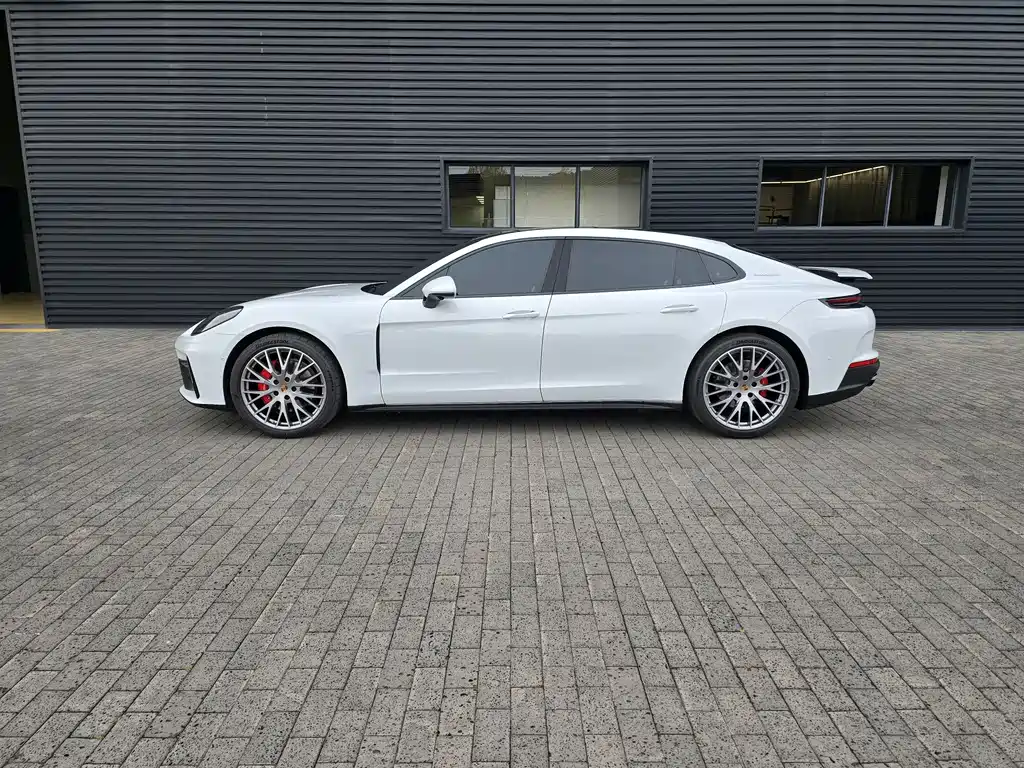 Porsche Panamera 2025