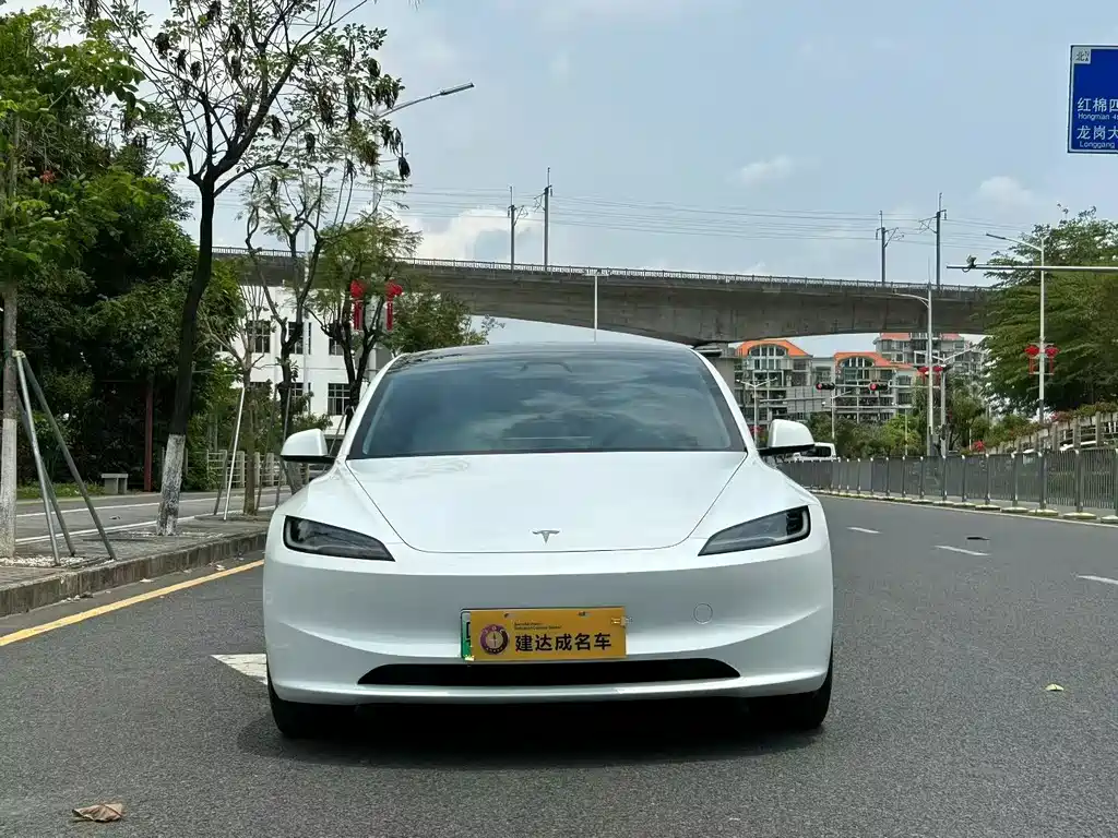 Tesla Model 3 2024