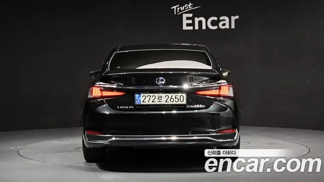 Lexus ES 2021