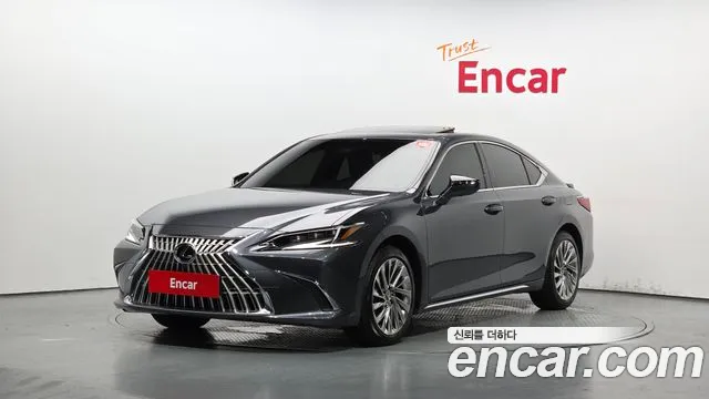 Lexus ES 2025
