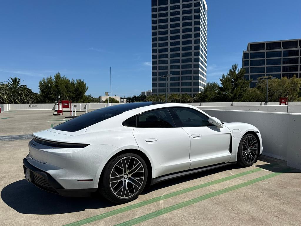Porsche Taycan 2023