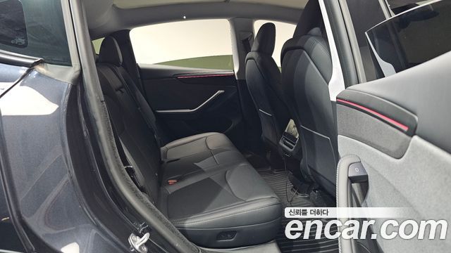 Tesla Model Y 2025