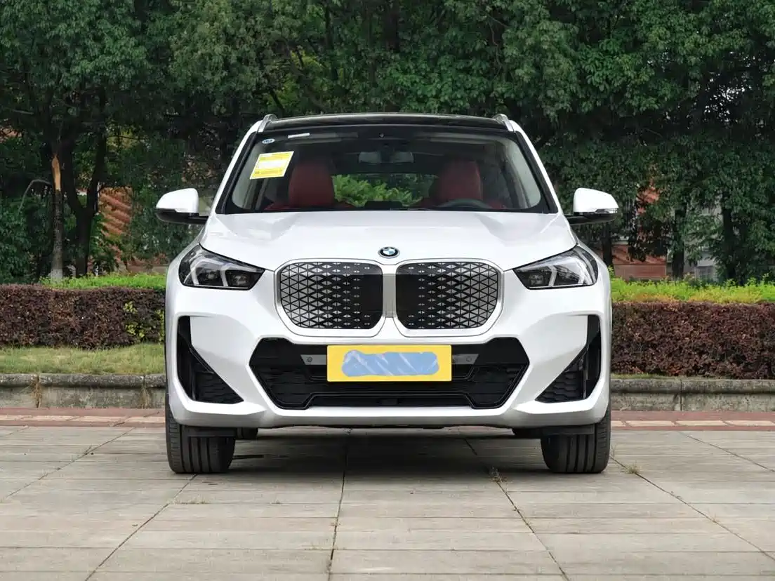 BMW iX1 2025