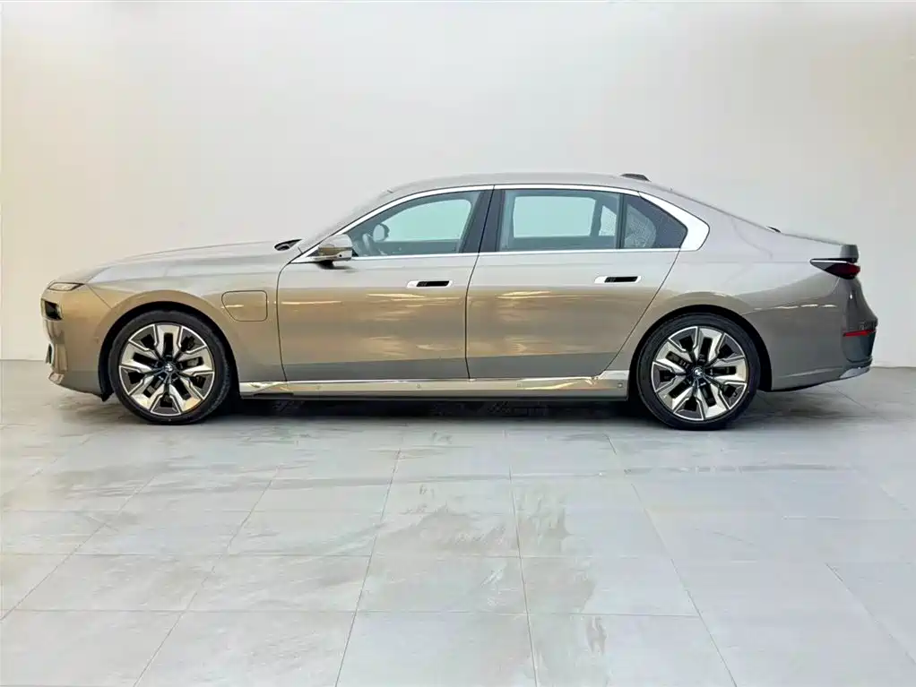 BMW i7 2023