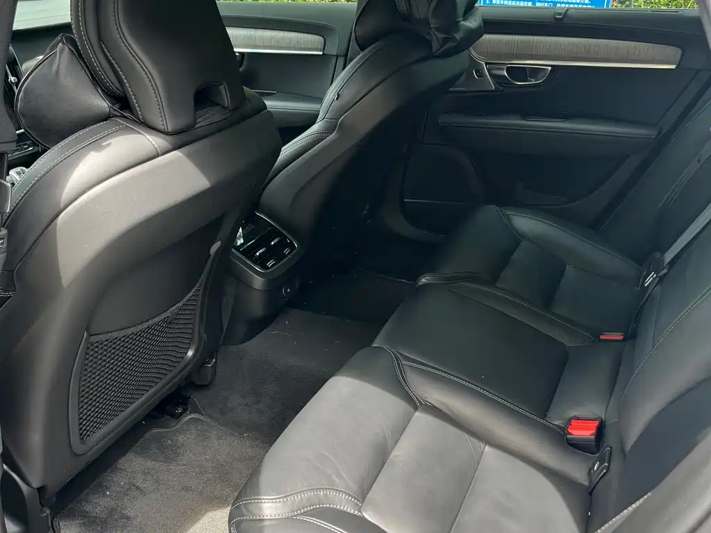 Volvo V90 2021