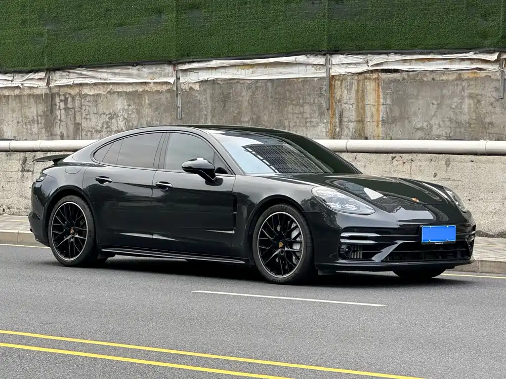 Porsche Panamera 2021