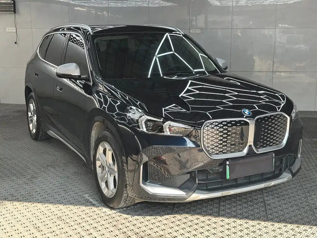 BMW iX1 2024