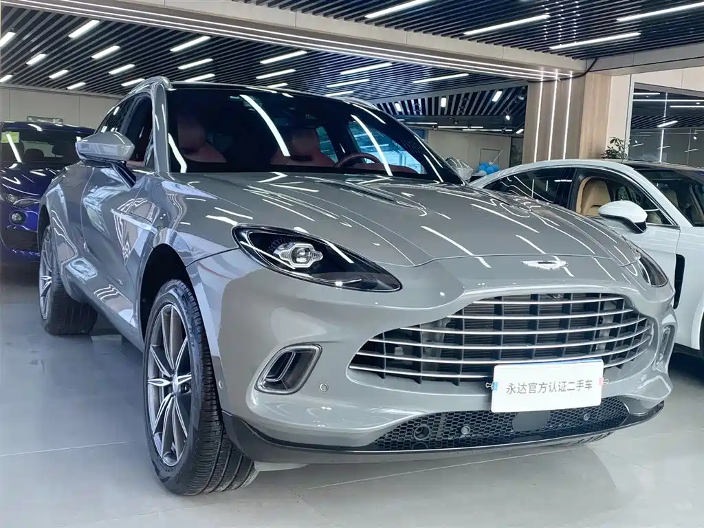 Aston Martin DBX 2024