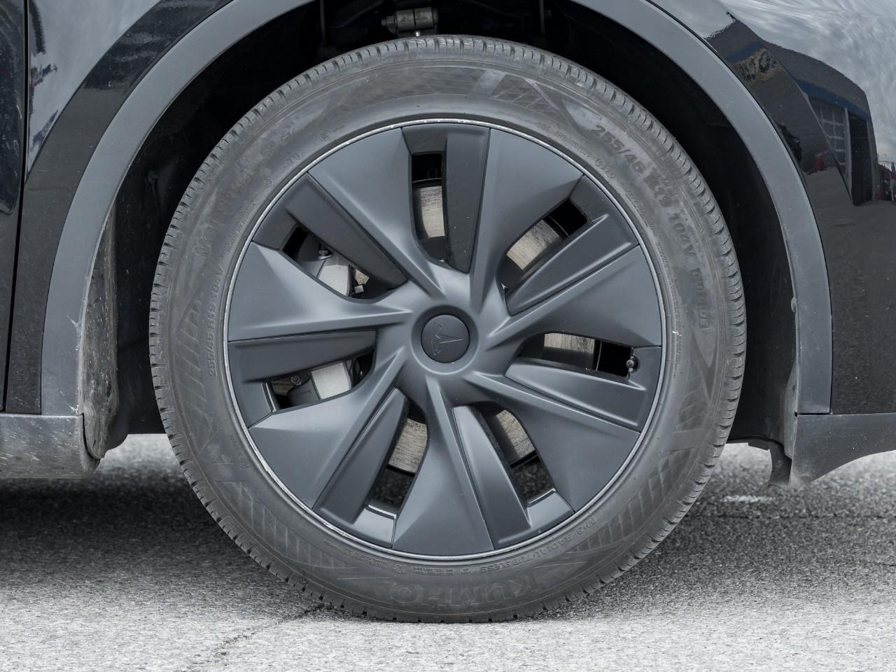 Tesla Model Y 2025