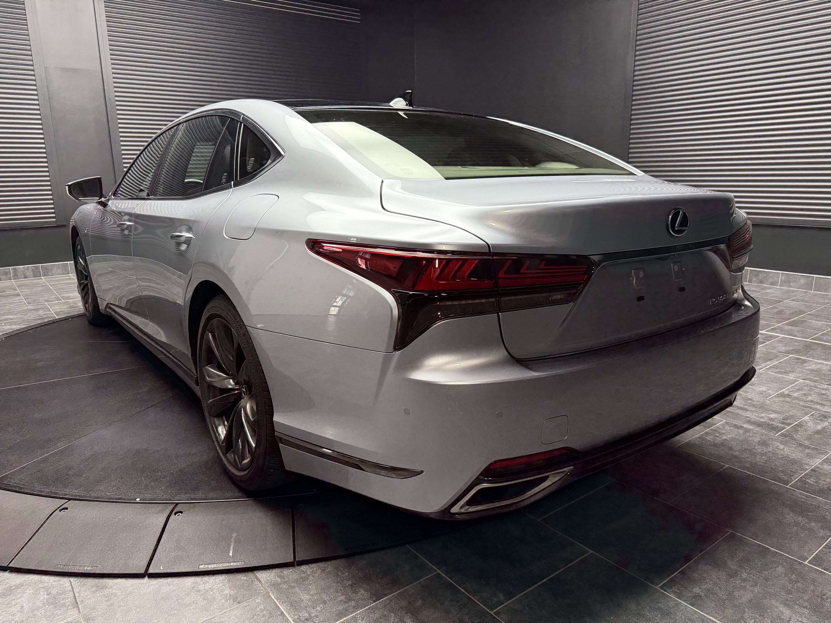 Lexus LS 2025