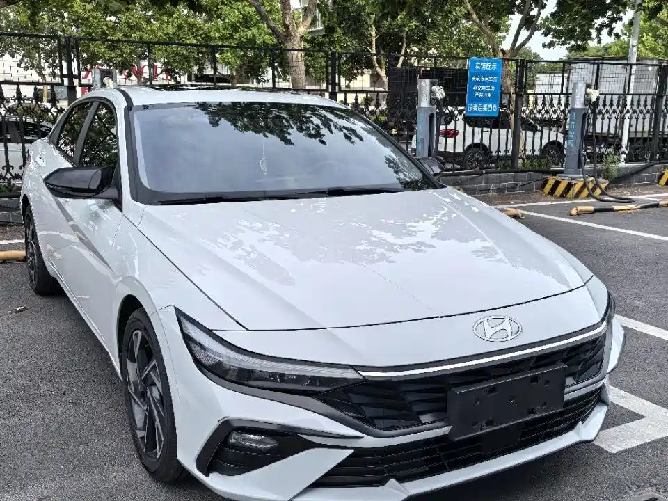 Hyundai Elantra 2023