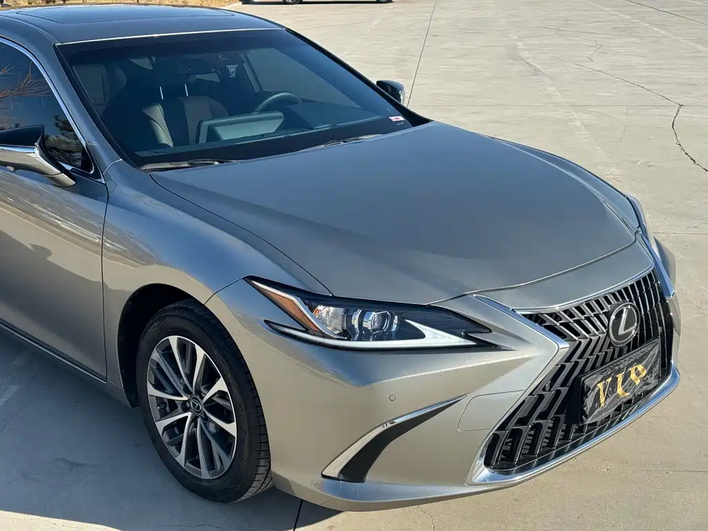Lexus ES 2024