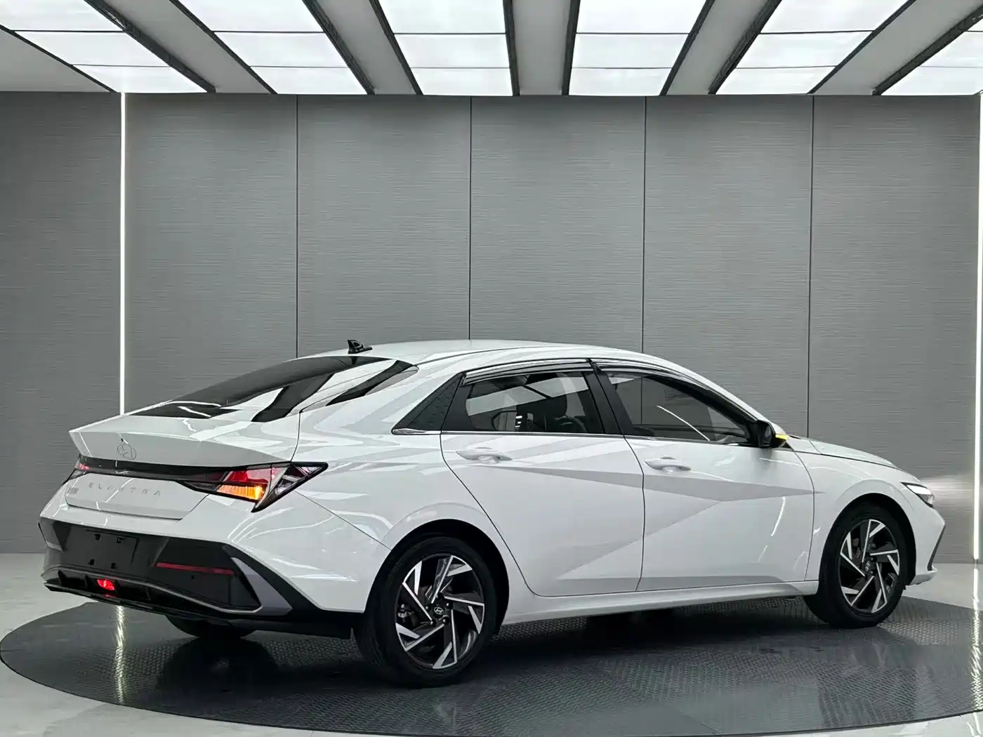 Hyundai Elantra 2023