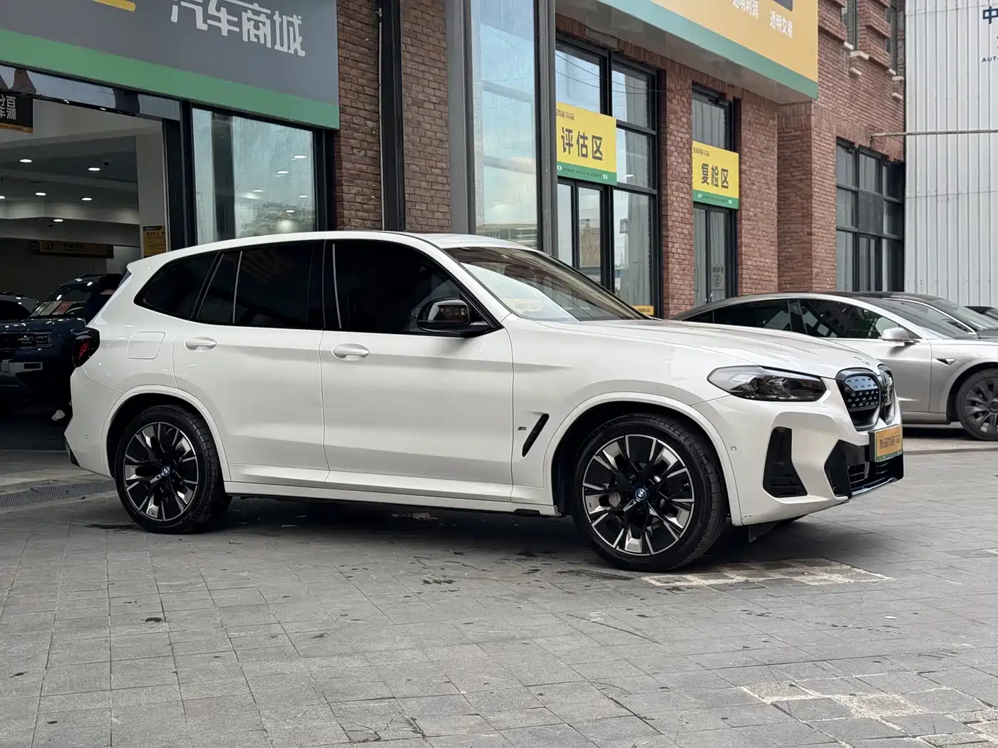 BMW iX3 2024